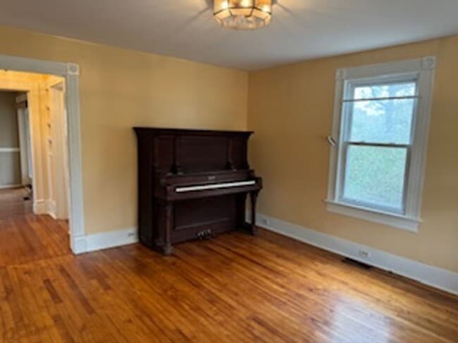 Building Photo - Single Family Home Close to Downtown Lexin...