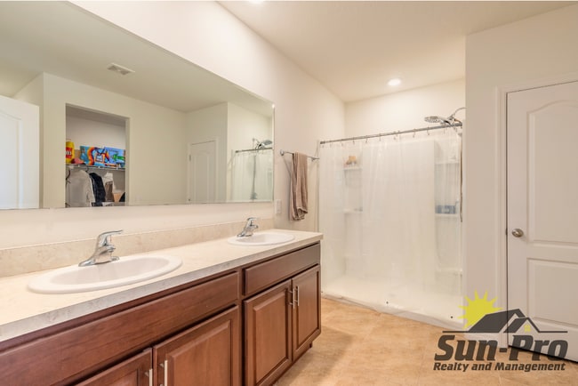 Building Photo - 2007 Glenbrooke Rd.