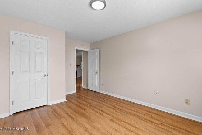 Building Photo - An adorable home! City Convenience!