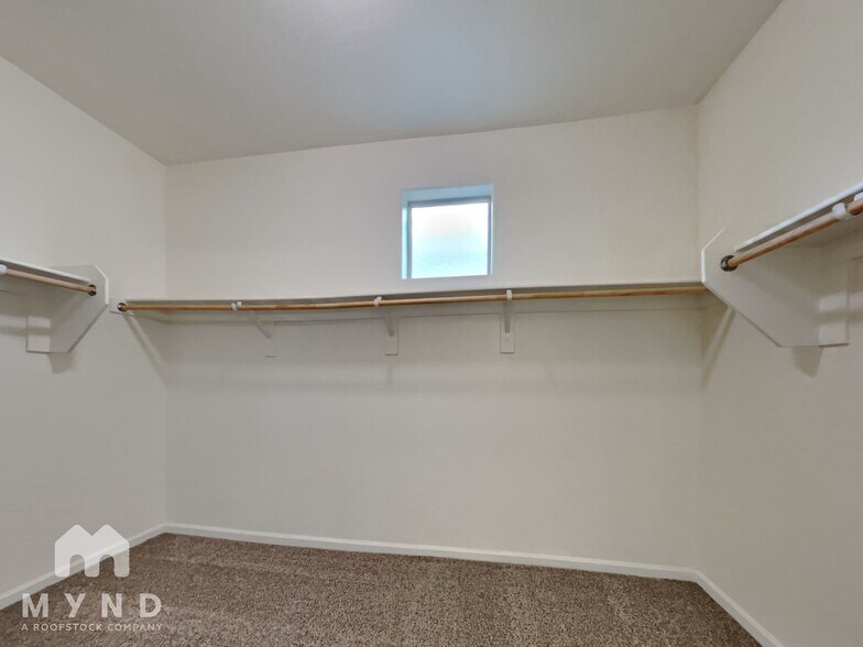 Building Photo - 1742 W Pollack St