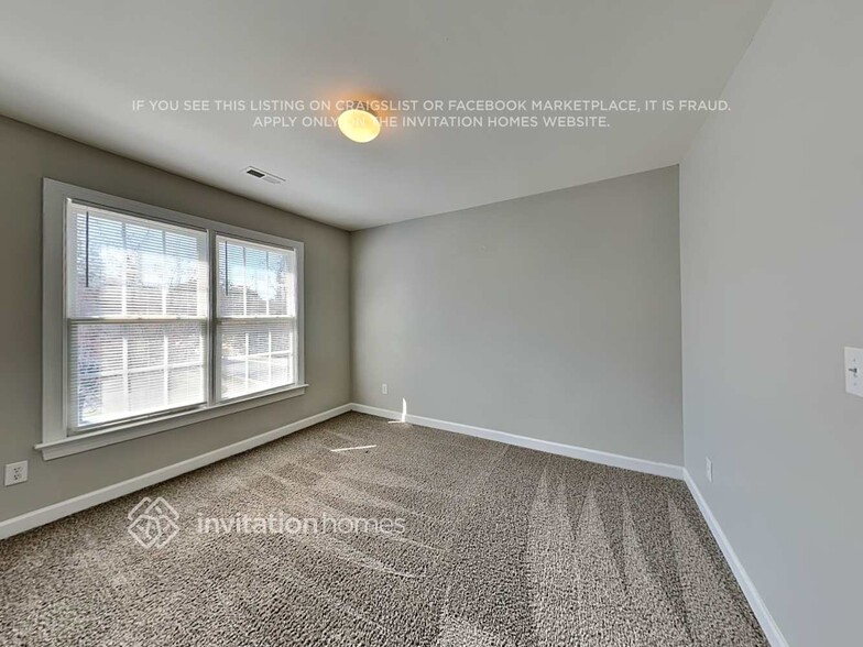 Building Photo - 1001 Crystal Water Dr