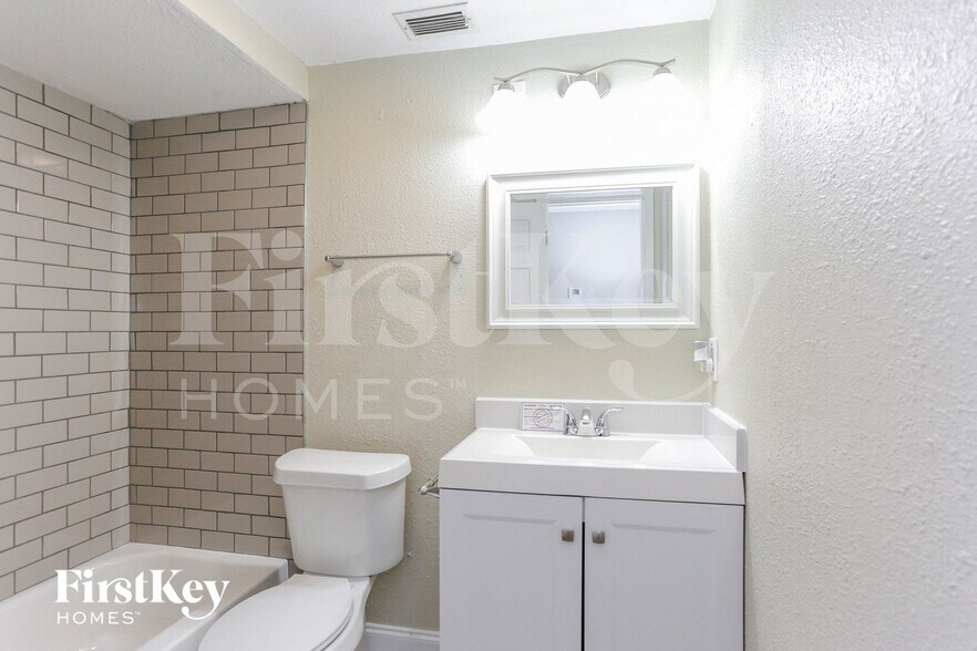 Building Photo - 1006 Stonefence Way