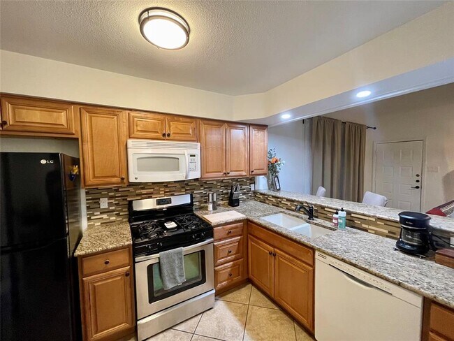 Building Photo - 2810 Thrushwood Dr