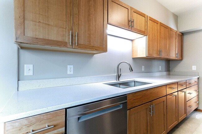Building Photo - Updated 5 bedroom 2 bath single family house