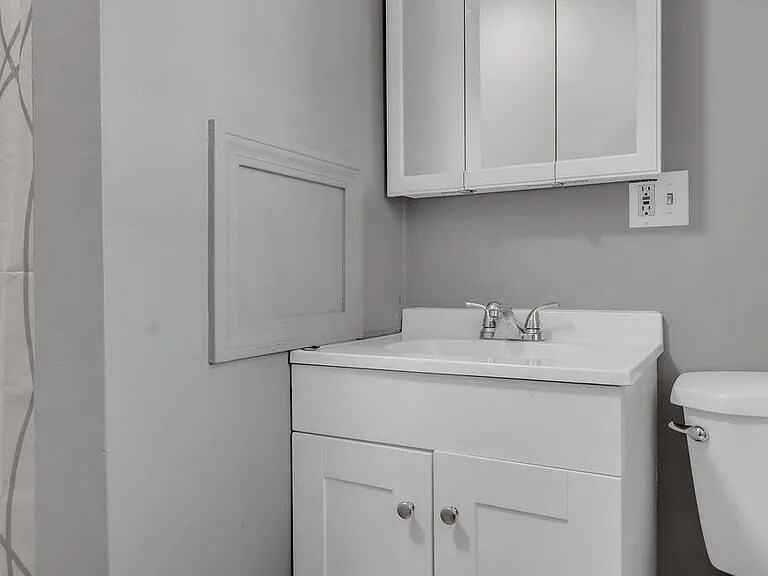 Building Photo - 280 Main St