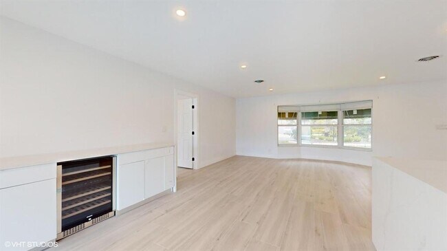 Building Photo - 4761 NE 28th Ave