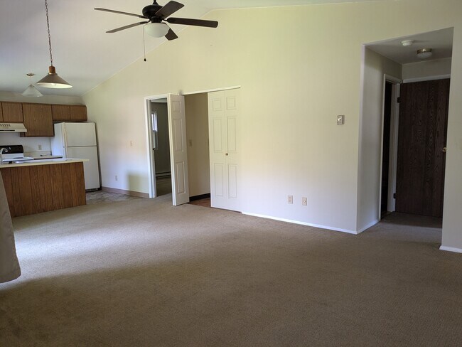 Building Photo - 137 Thimbleberry Rd