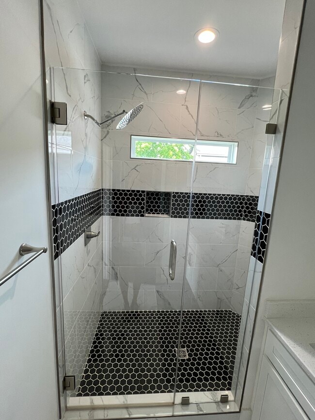 Building Photo - 1072 Zophi St