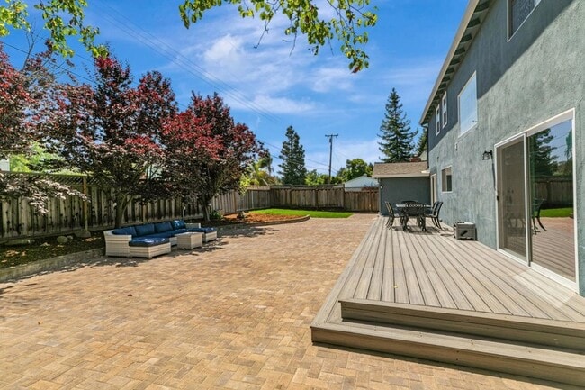 Building Photo - 2739 St Giles Ln