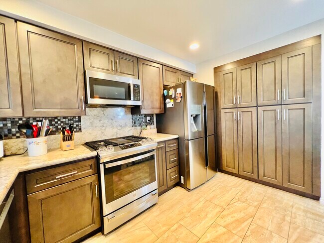 Kitchen - 2501 Avenita Alpera