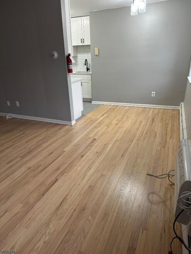 Building Photo - 138 Roseland Ave