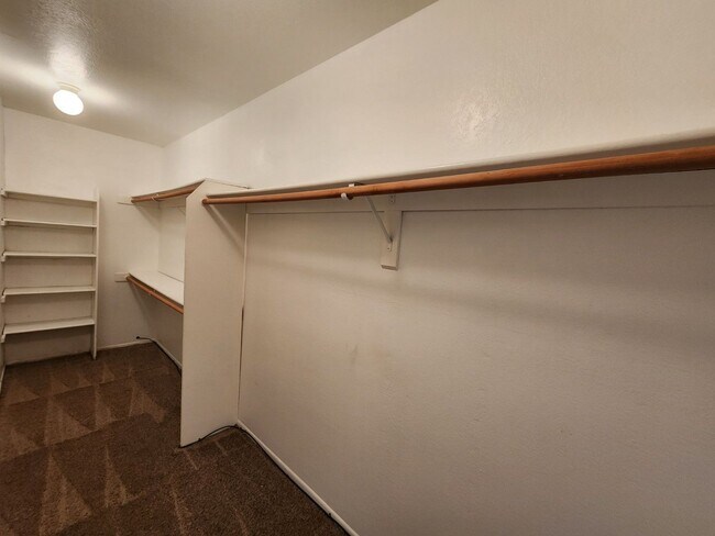 Building Photo - Lovely 2 Bed 2 Bath Downstairs Condo in Gr...