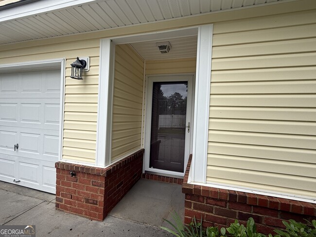 Building Photo - 8002 Towne Pk Dr