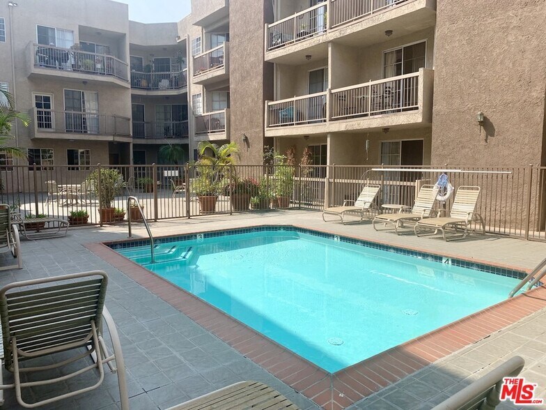 Fenced Pool with chairs and tables no jacuzzi - 10021 Tabor Street