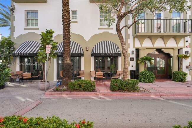 Building Photo - 750 Española Wy