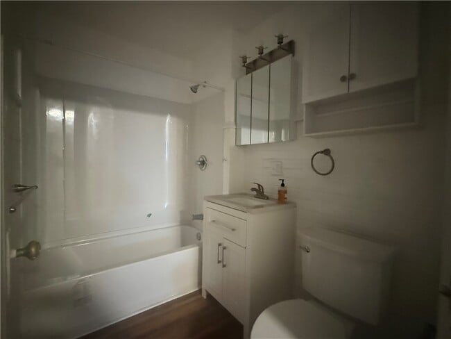 Building Photo - 1042 Monroe Ave