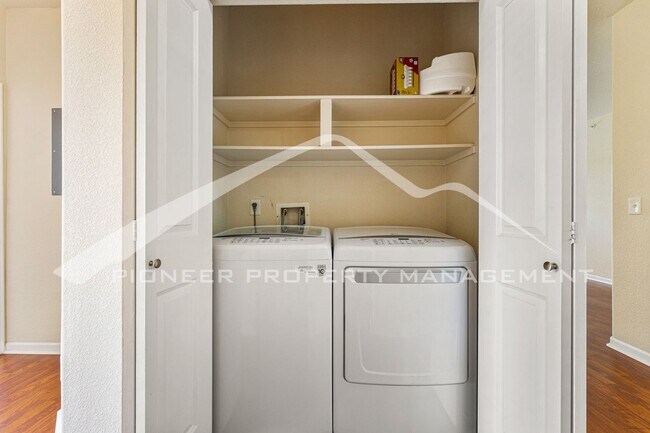 Building Photo - Charming condo with Central AC and 1 Car G...