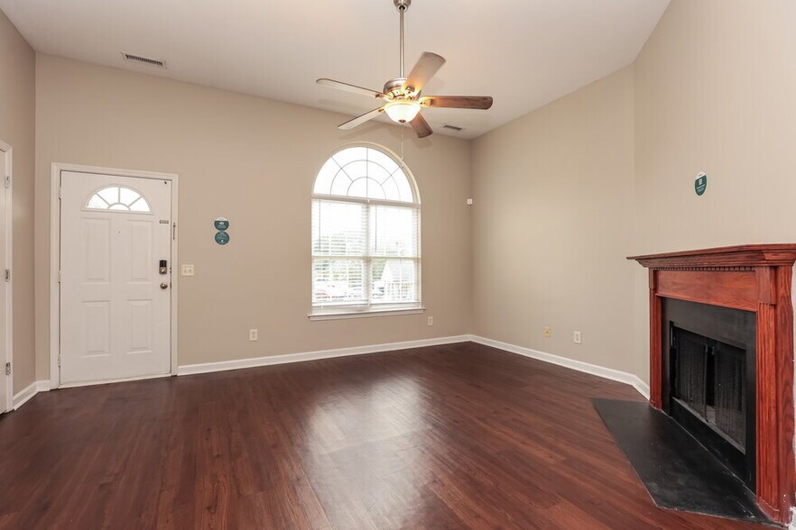 Building Photo - 1501 Chestnut Oak Dr
