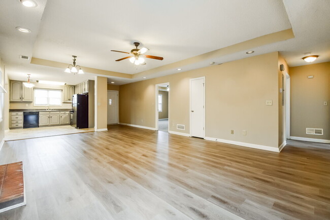 Building Photo - 3330 Salem Cove Dr