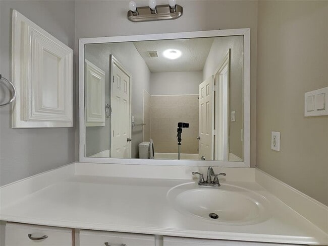 Building Photo - 13147 S Bellaire Estates Dr