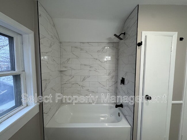 Building Photo - 3930 Webster St