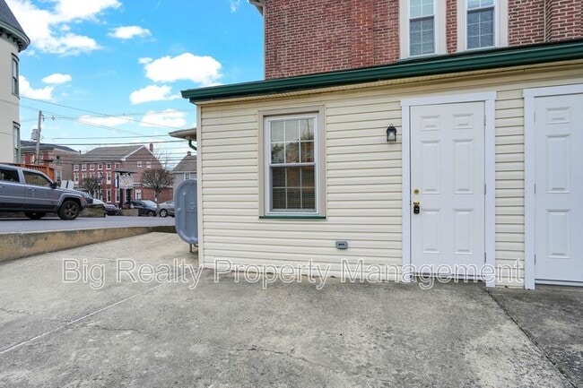 Building Photo - 72 N Main St