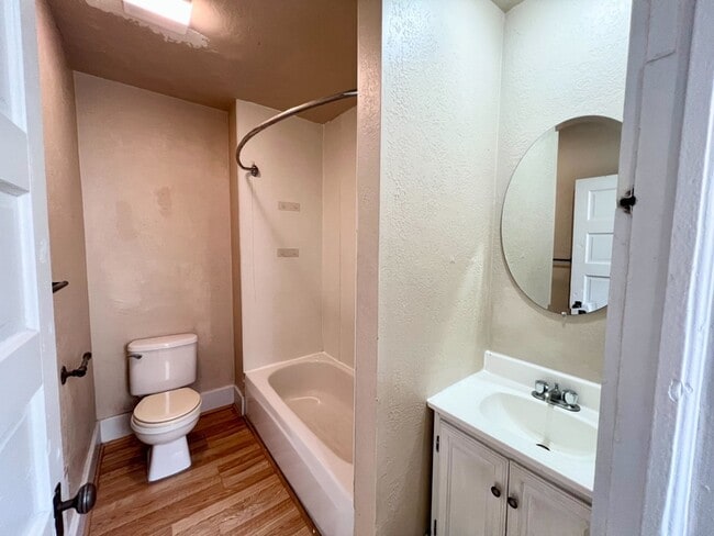 Building Photo - 512-514-514 E 500 S