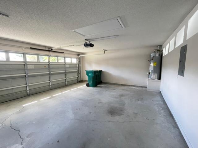 Building Photo - 925 Village Ln