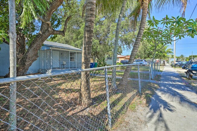 Building Photo - 846 NW 111th St
