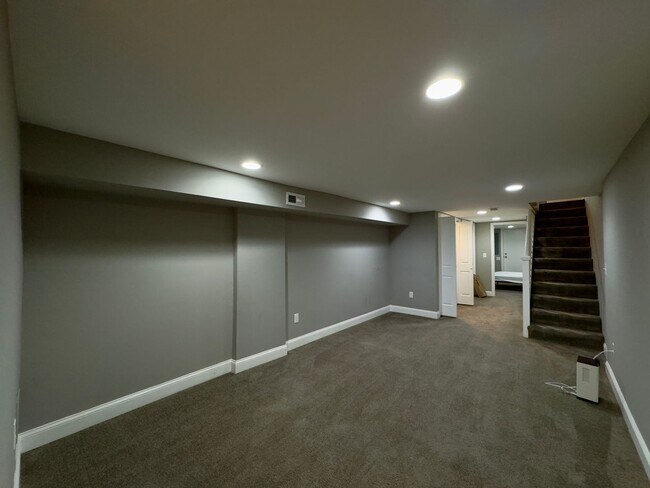 Building Photo - 615 W 33rd St