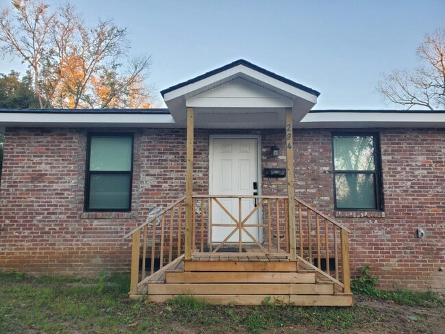 Building Photo - 294 Quick St