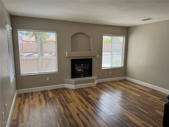 Building Photo - 910 Elegant Coral Ave