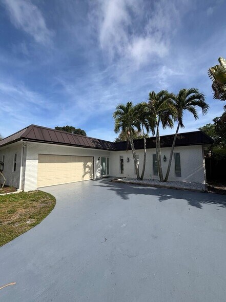 Building Photo - 1070 SW 18th St