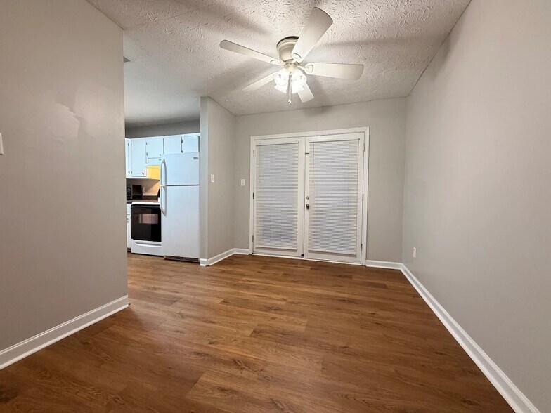 Building Photo - 207 Rustwood Dr