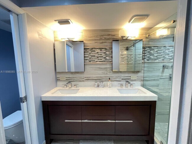 Building Photo - 1750 James Ave