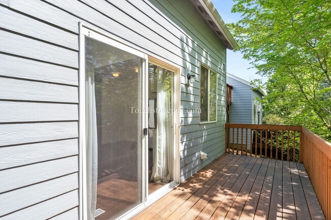 Building Photo - Newly Updated 2 Bed/2 Bath Home in Private...