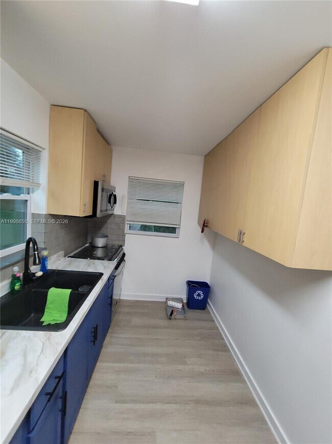 Building Photo - 551 Avenida Del Sur