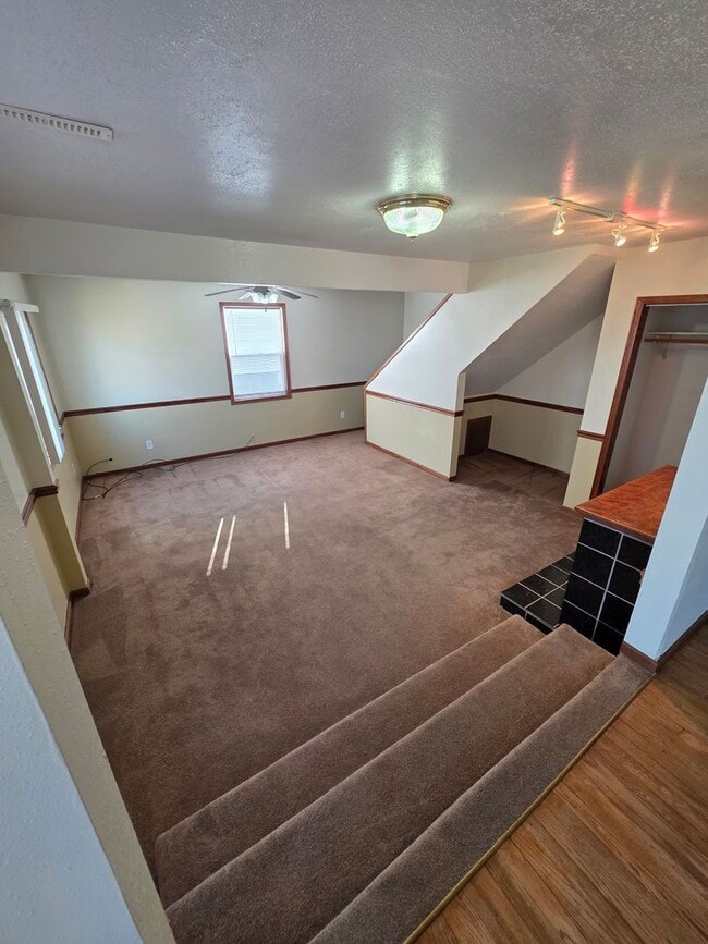 Building Photo - 3 Bed | 2 Bath | 2 Car Garage | Fully Fenced Yard