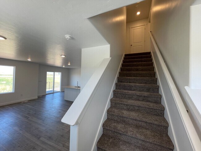 Building Photo - 3-Bedroom Townhome in Santaquin!
