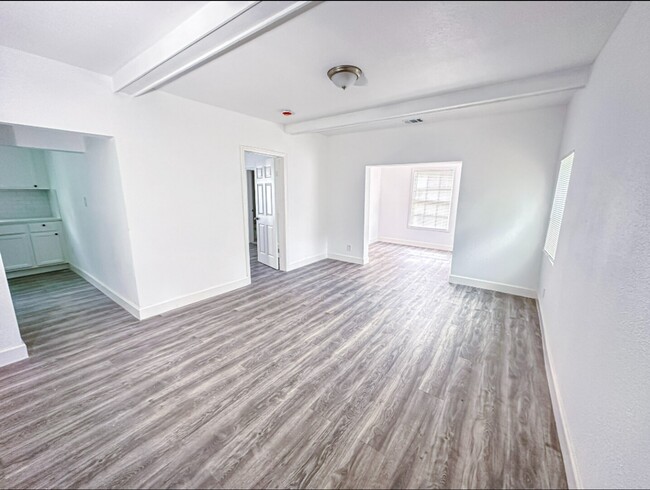 Building Photo - 2555 Pierce St