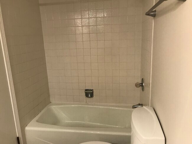 Building Photo - 9941 Treetop Dr