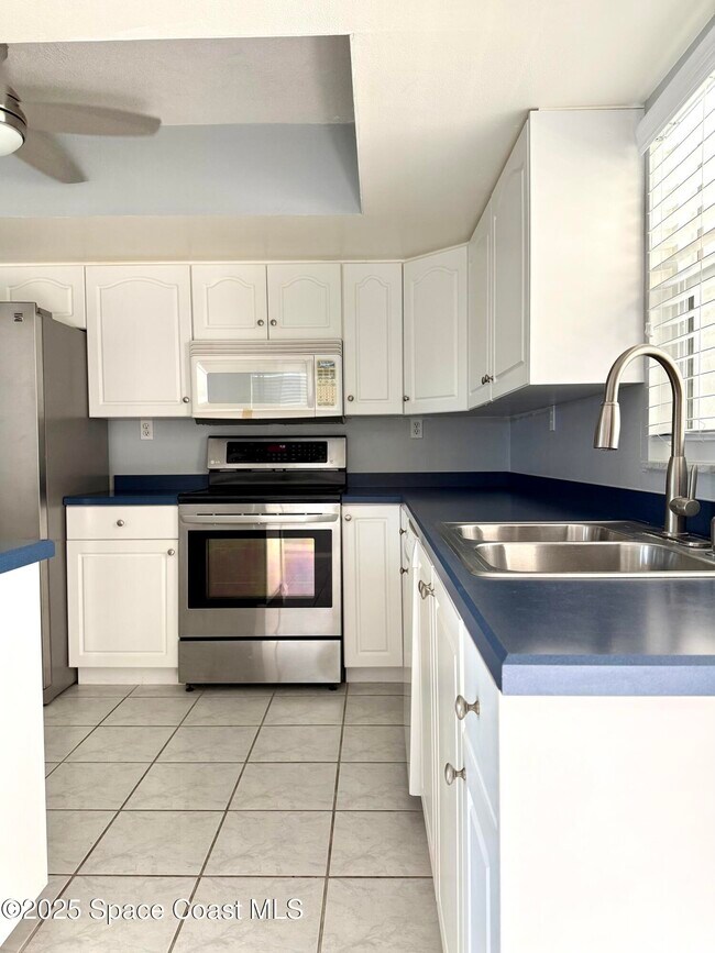 Building Photo - 417 Ibis Ln