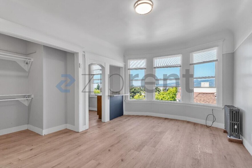 Building Photo - Unit 410