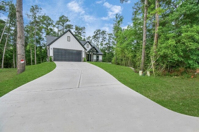 Building Photo - 12163 La Salle River Rd