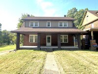 Building Photo - Updated and Spacious 3-4 Bedroom, 2 Story ...