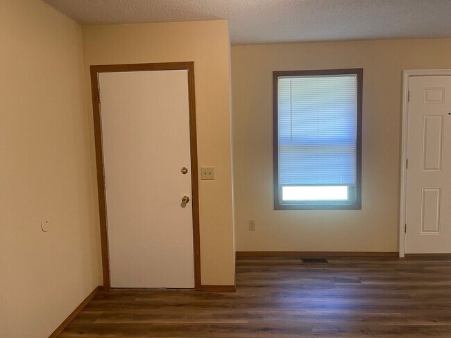 Building Photo - chestnut