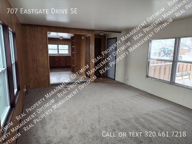 Building Photo - 707 Eastgate Dr SE