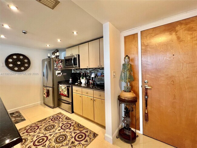 Building Photo - 7601 E Treasure Dr