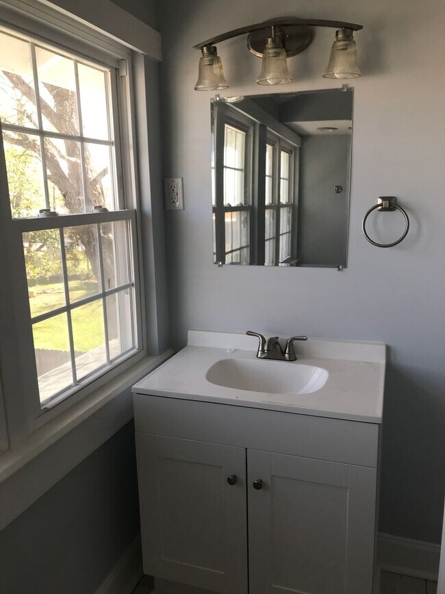 Building Photo - 1001 S 8th St