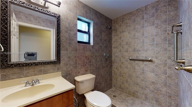 Building Photo - 2708 SW 33rd Ct